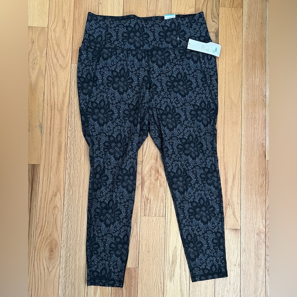 NWT Livi Active/Lane Bryant 7/8 Wicking Leggings Size 14/16